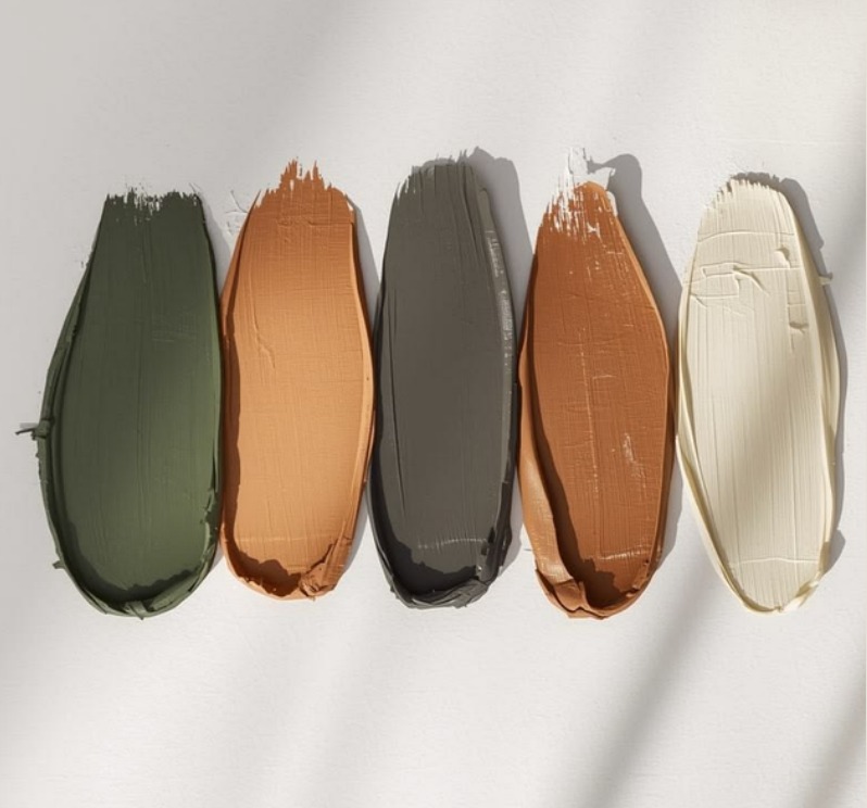 Paleta de inspiración con verdes, ocres, topo, tierra y blanco roto